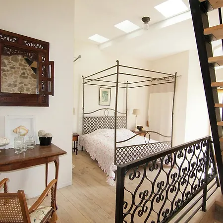 Prázdninový dům Romantic Tower In Dordogne With Rooftop Terrace, Cleaning Included Roussines